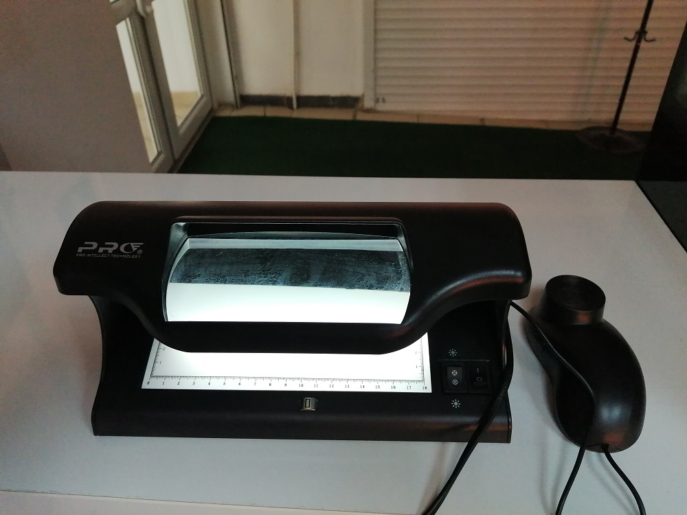 Ультрафиолетовый детектор банкнот PRO 12 LED
